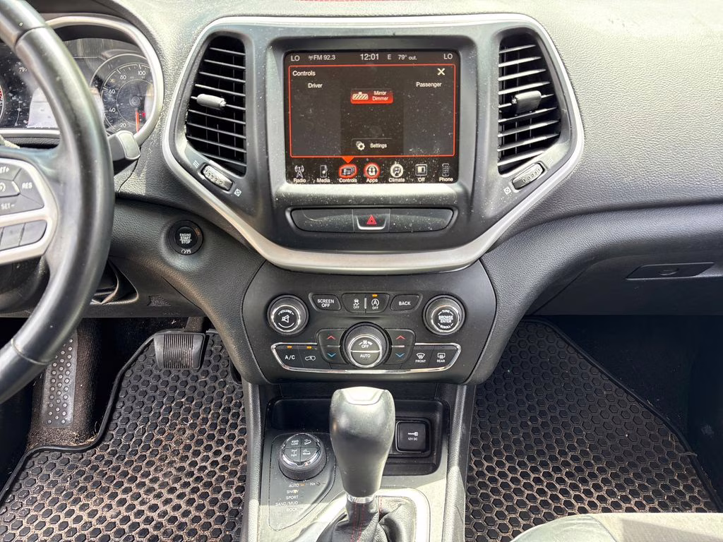2017 Granite Crystal Metallic Clearcoat Jeep Cherokee Trailhawk 4X4 SUV