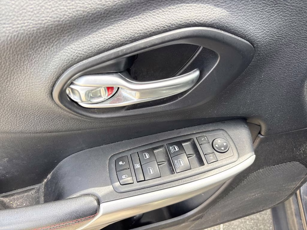 2017 Granite Crystal Metallic Clearcoat Jeep Cherokee Trailhawk 4X4 SUV