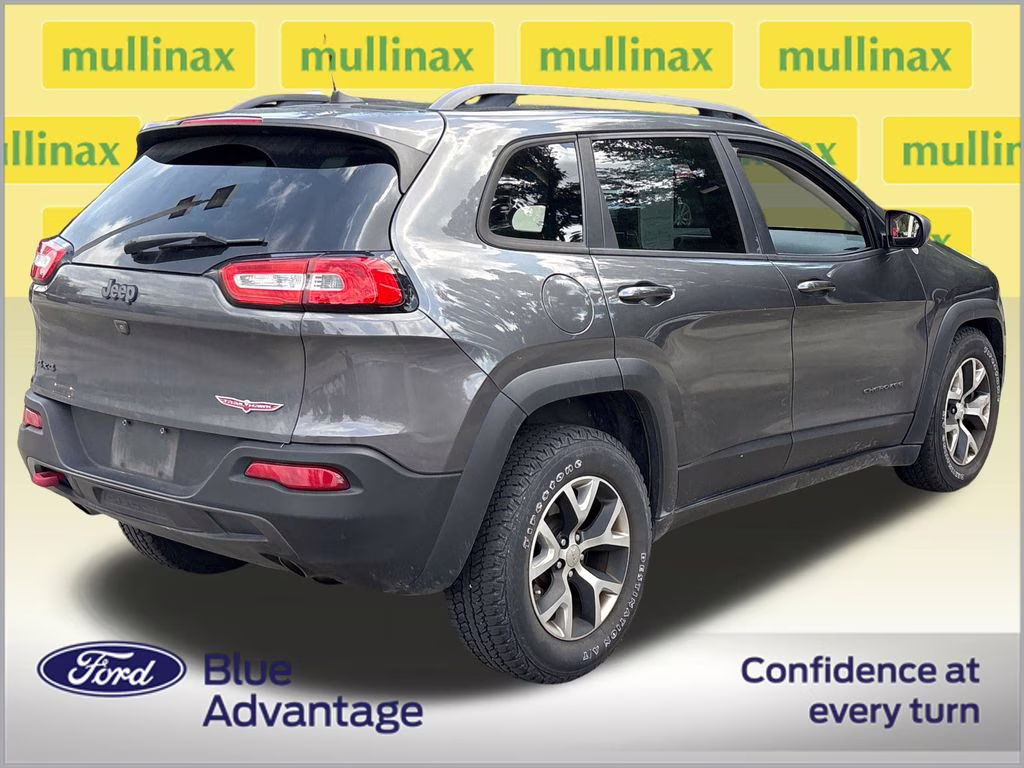 2017 Granite Crystal Metallic Clearcoat Jeep Cherokee Trailhawk 4X4 SUV