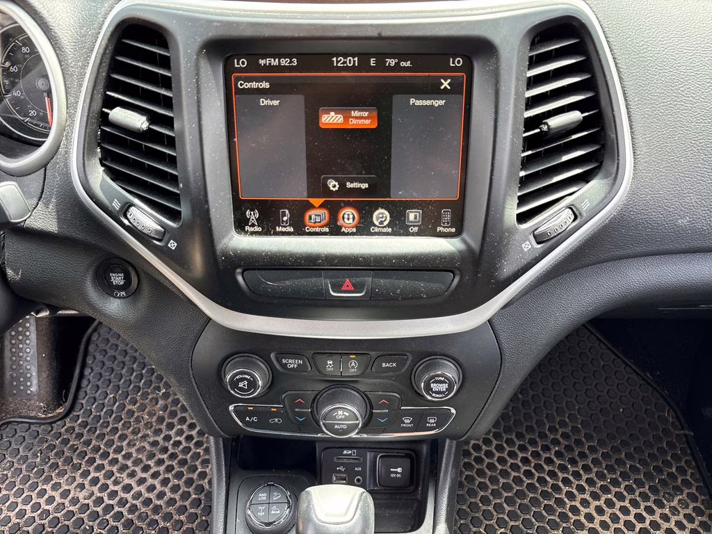 2017 Granite Crystal Metallic Clearcoat Jeep Cherokee Trailhawk 4X4 SUV