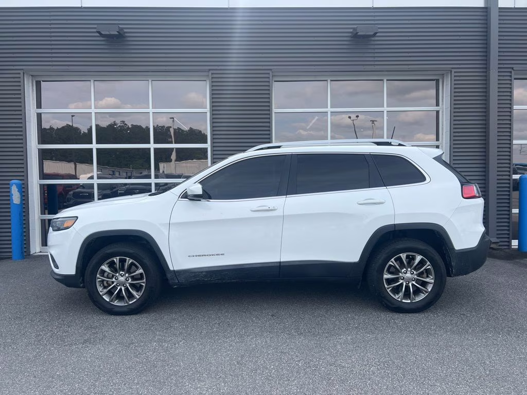 2020 Bright White Clearcoat Jeep Cherokee Latitude Plus 4X4 SUV