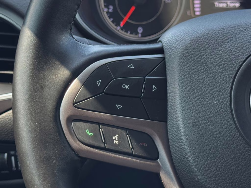2020 Bright White Clearcoat Jeep Cherokee Latitude Plus 4X4 SUV