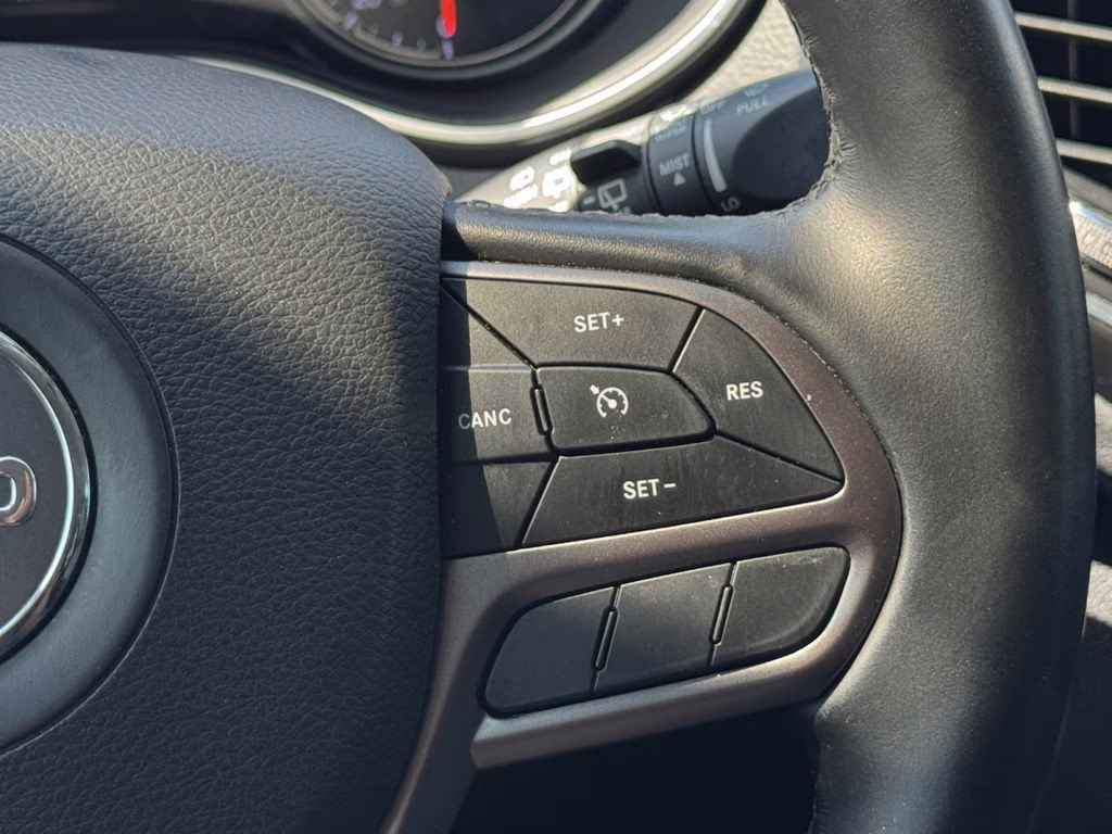 2020 Bright White Clearcoat Jeep Cherokee Latitude Plus 4X4 SUV