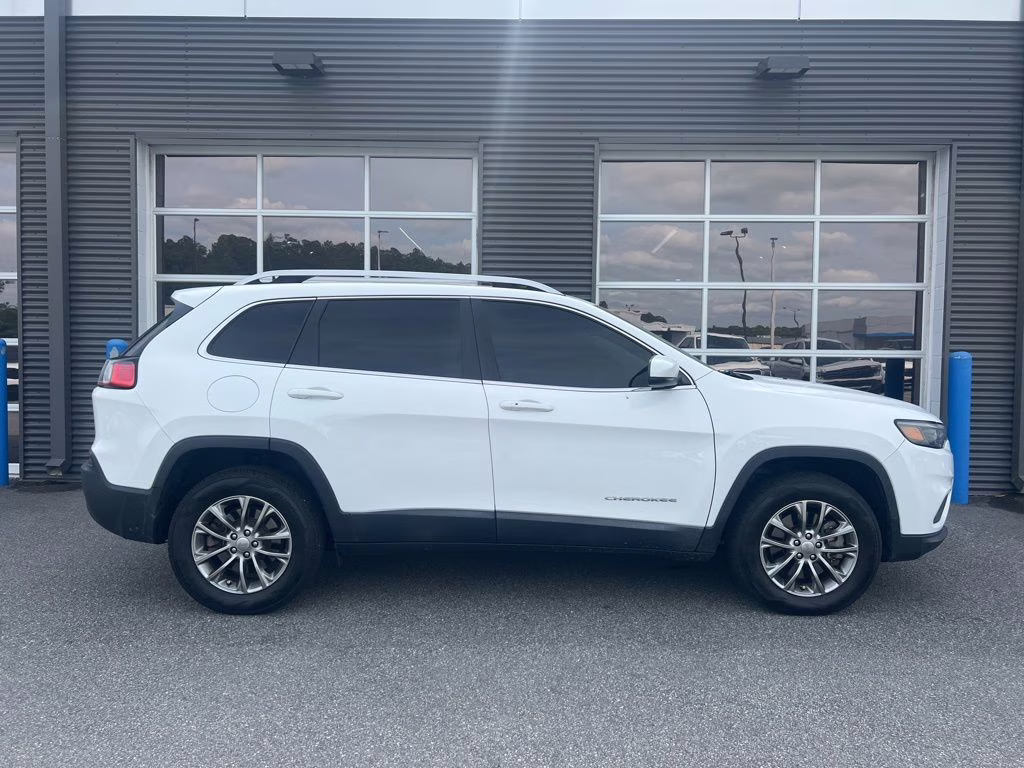 2020 Bright White Clearcoat Jeep Cherokee Latitude Plus 4X4 SUV