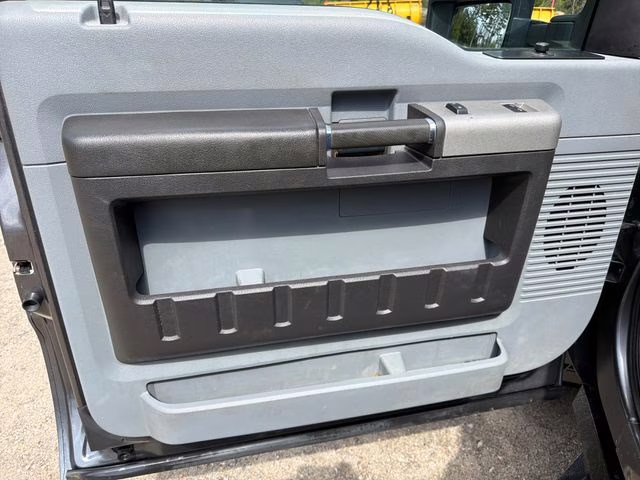 2016 Gray Ford Super Duty F-350 SRW XLT 4X4 Truck