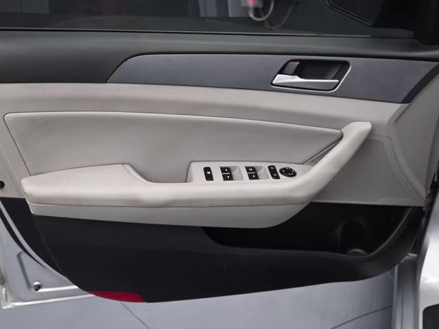 2018 Symphony Silver Hyundai Sonata SEL FWD Sedan