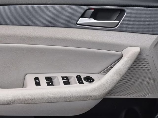 2018 Symphony Silver Hyundai Sonata SEL FWD Sedan