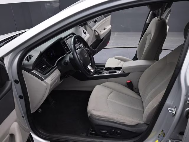 2018 Symphony Silver Hyundai Sonata SEL FWD Sedan