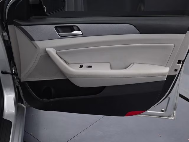 2018 Symphony Silver Hyundai Sonata SEL FWD Sedan