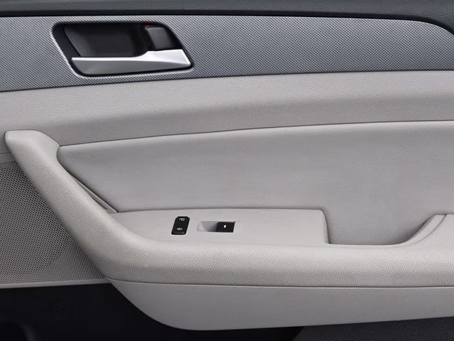 2018 Symphony Silver Hyundai Sonata SEL FWD Sedan