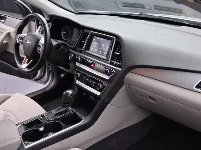 2018 Symphony Silver Hyundai Sonata SEL FWD Sedan