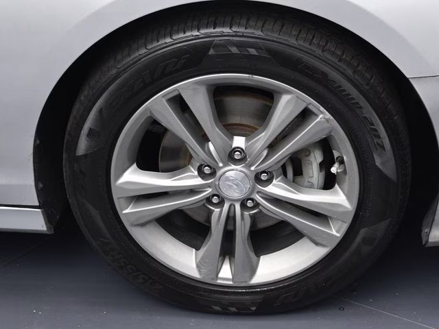 2018 Symphony Silver Hyundai Sonata SEL FWD Sedan