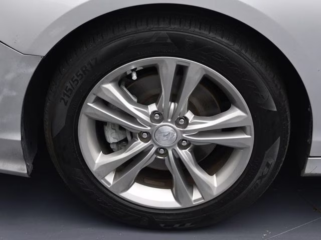 2018 Symphony Silver Hyundai Sonata SEL FWD Sedan