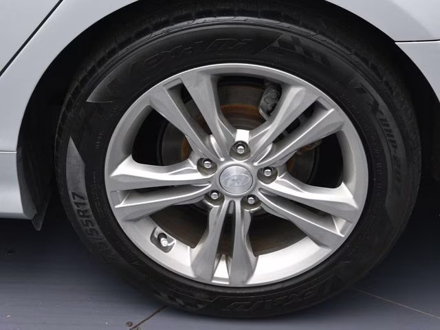 2018 Symphony Silver Hyundai Sonata SEL FWD Sedan