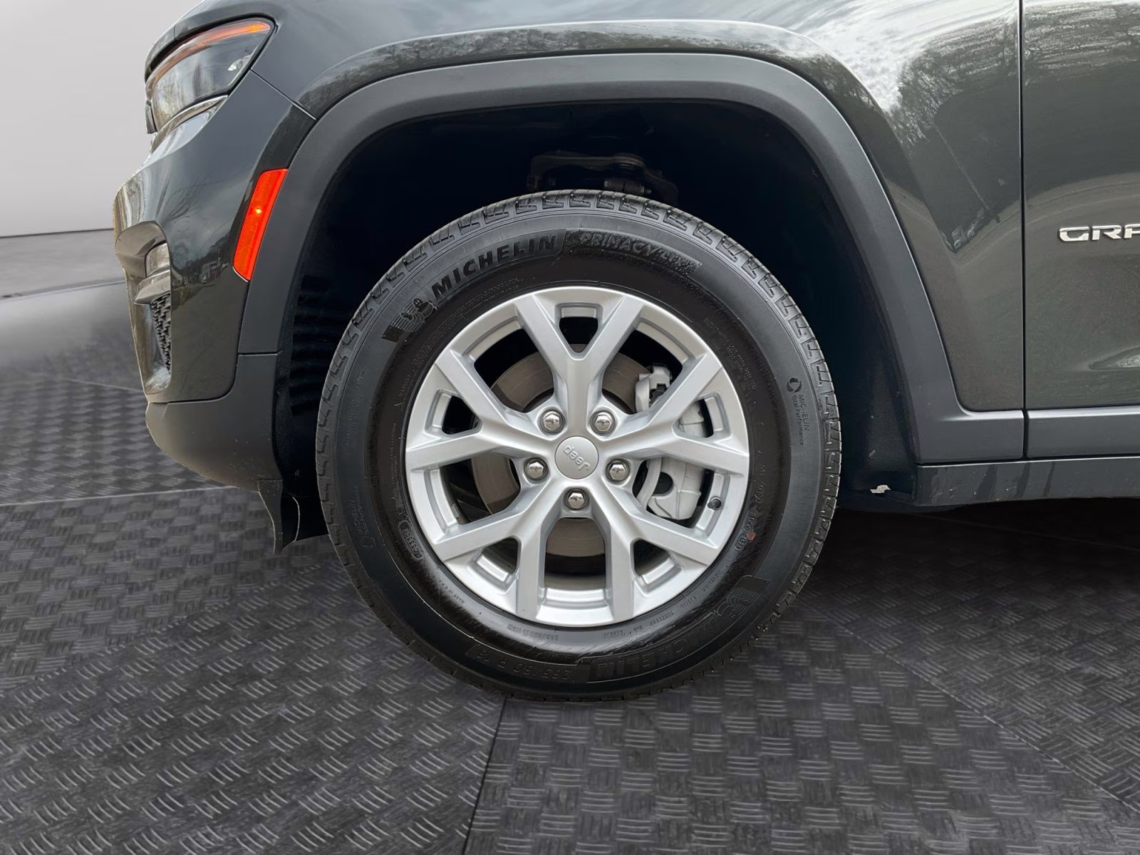 2023 Rocky Mountain Pearlcoat Jeep Grand Cherokee Limited 4X4 SUV