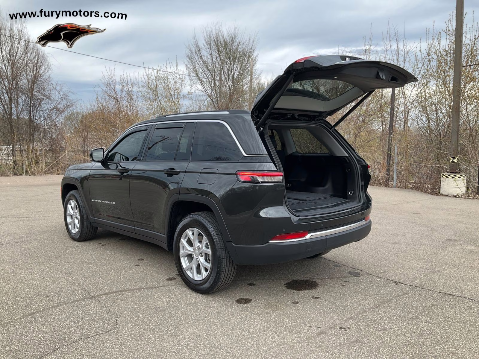 2023 Rocky Mountain Pearlcoat Jeep Grand Cherokee Limited 4X4 SUV