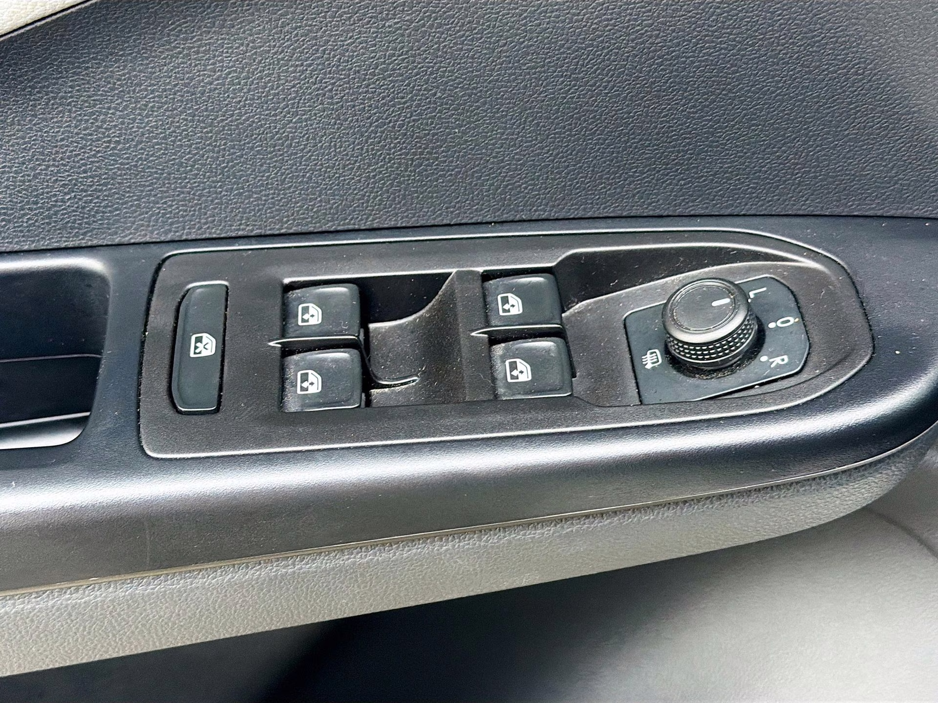 2023 Pure White Volkswagen Taos 1.5T SE FWD SUV