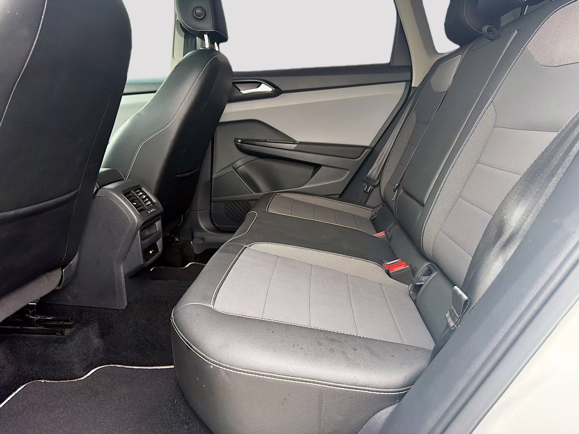 2023 Pure White Volkswagen Taos 1.5T SE FWD SUV