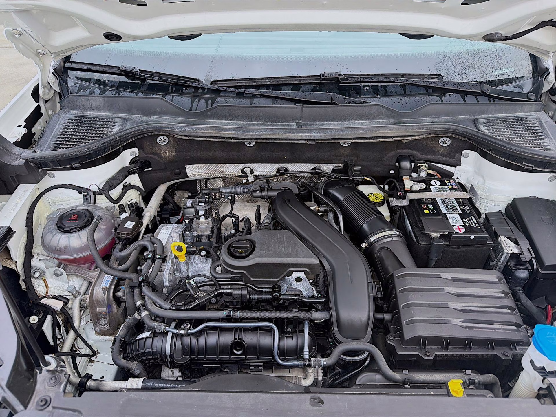 2023 Pure White Volkswagen Taos 1.5T SE FWD SUV