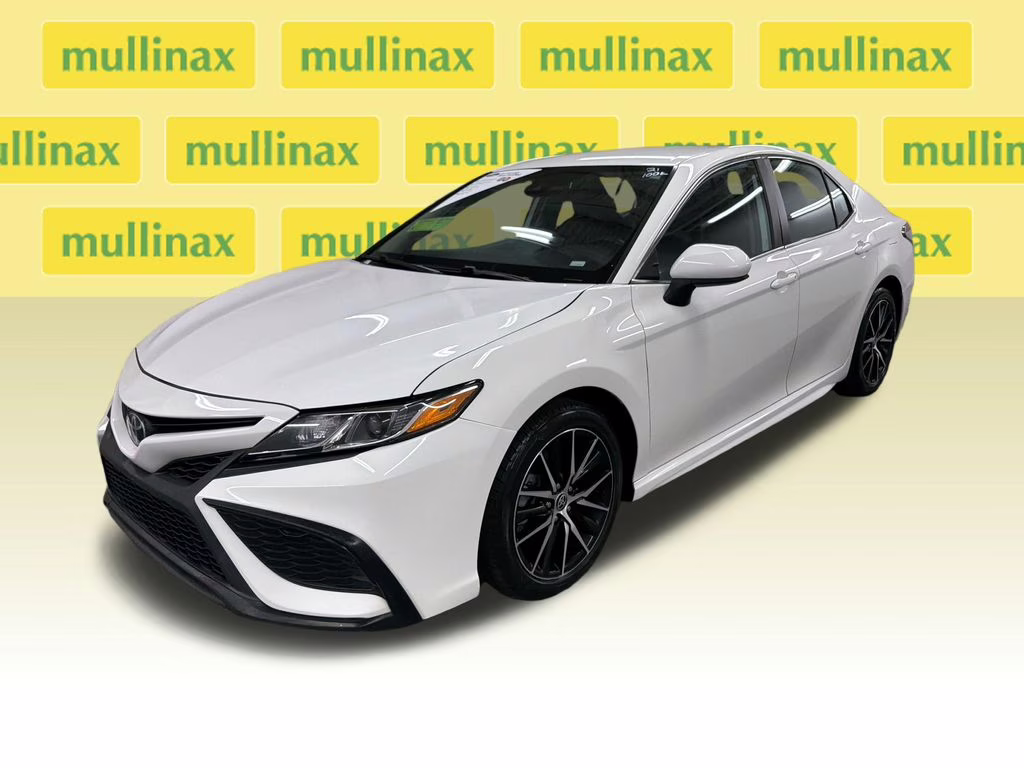 2021 Super White Toyota Camry SE FWD Sedan