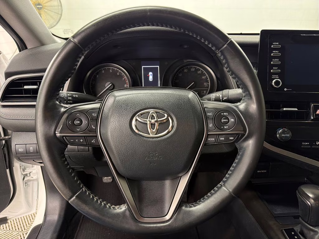 2021 Super White Toyota Camry SE FWD Sedan