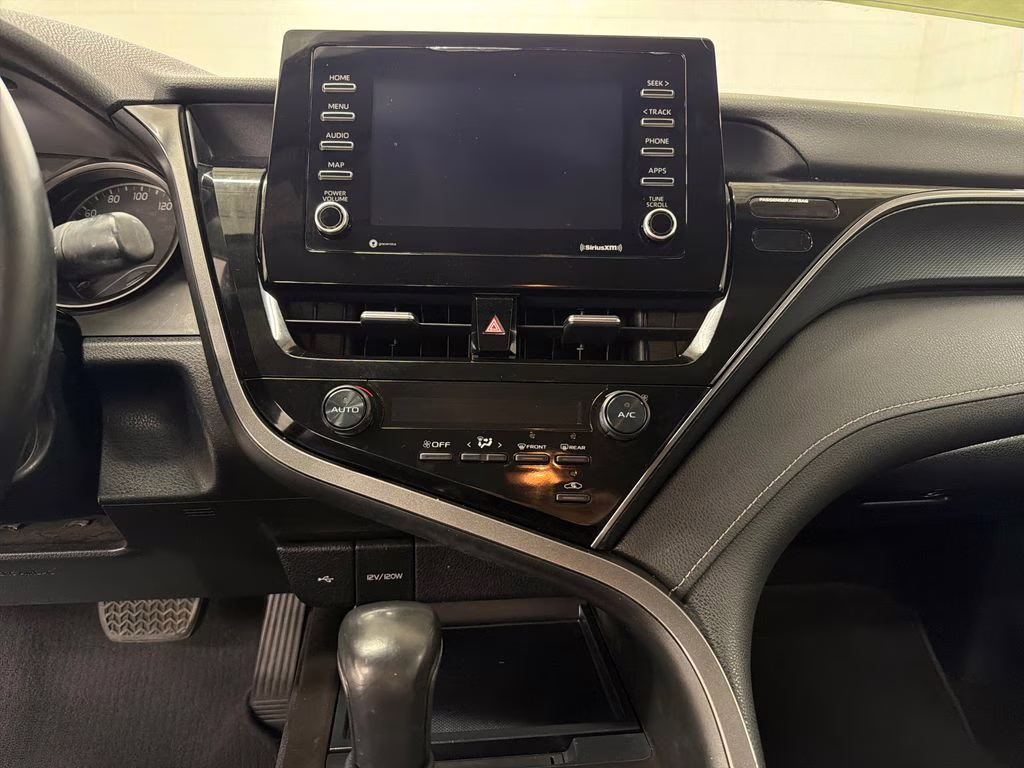 2021 Super White Toyota Camry SE FWD Sedan