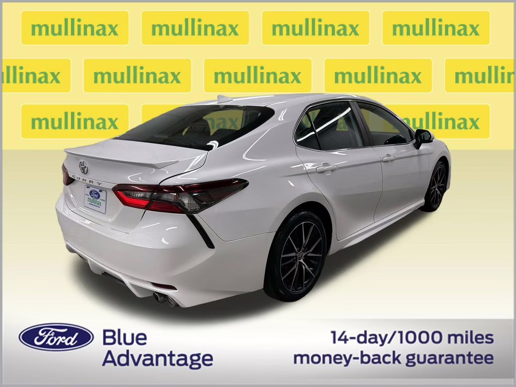 2021 Super White Toyota Camry SE FWD Sedan