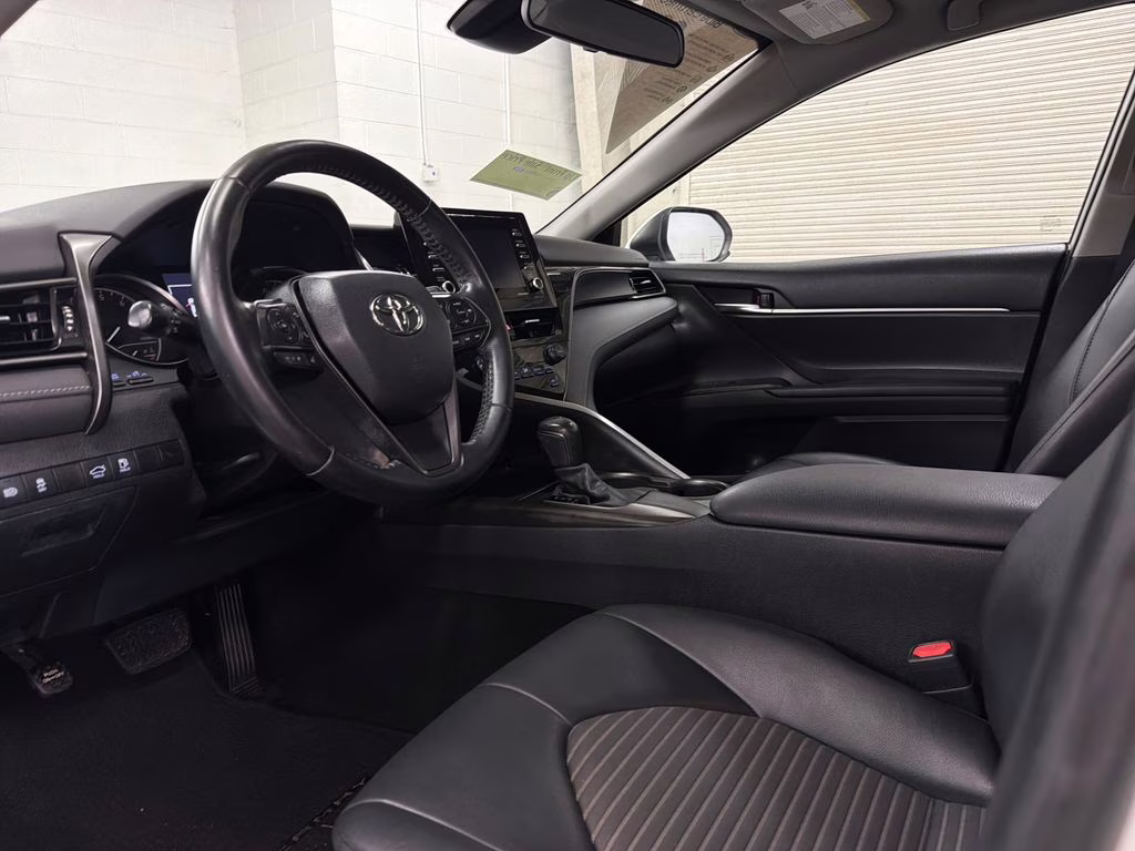 2021 Super White Toyota Camry SE FWD Sedan