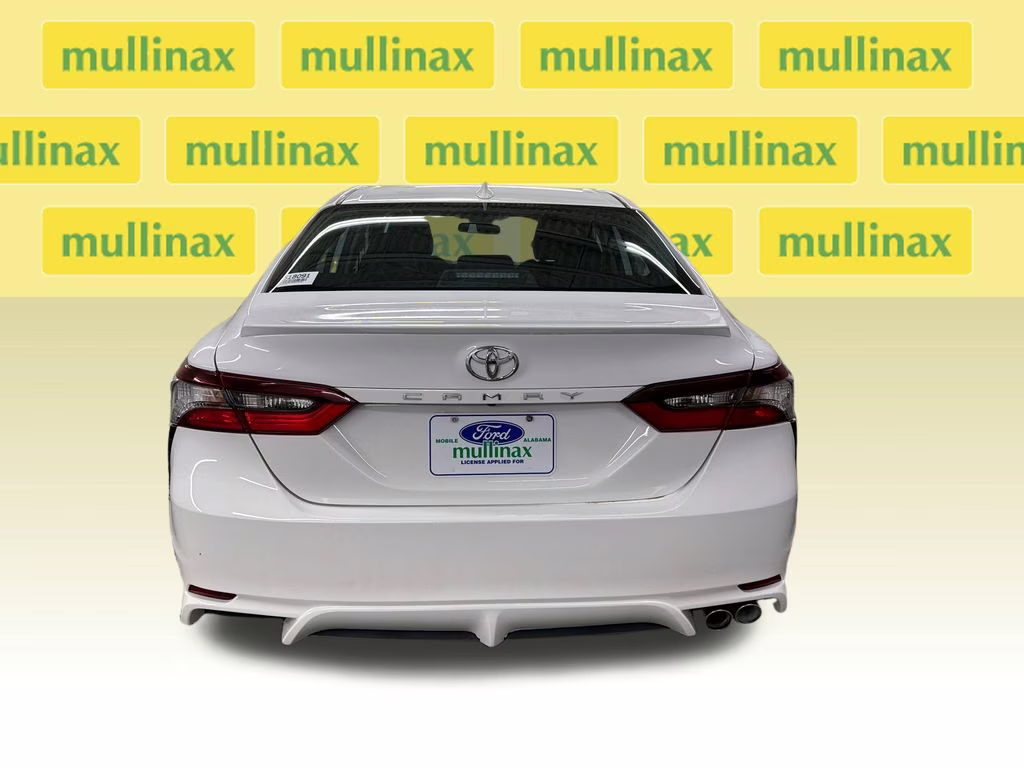 2021 Super White Toyota Camry SE FWD Sedan