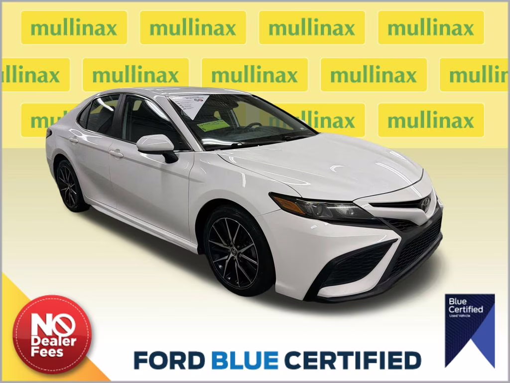 2021 Super White Toyota Camry SE FWD Sedan