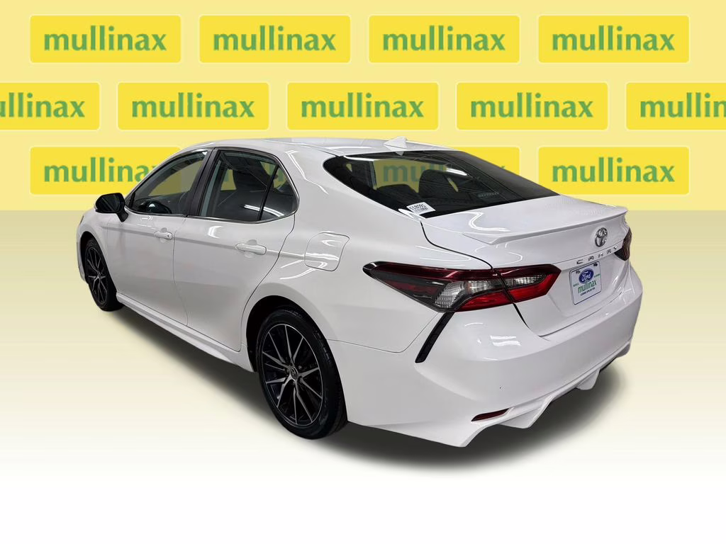 2021 Super White Toyota Camry SE FWD Sedan