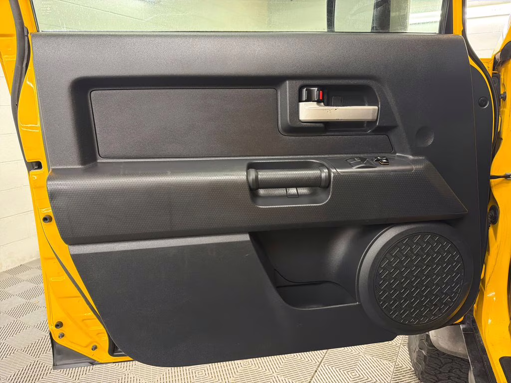 2007 Sun Fusion Toyota FJ Cruiser Base 4X4 SUV