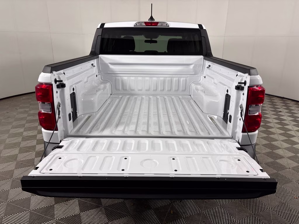 2026 Oxford White Ford Maverick XL FWD Truck
