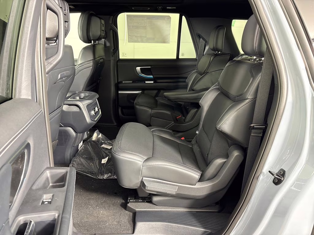 2026 Glacier Gray Metallic Tri-Coat Ford Expedition Max Platinum 4X4 SUV
