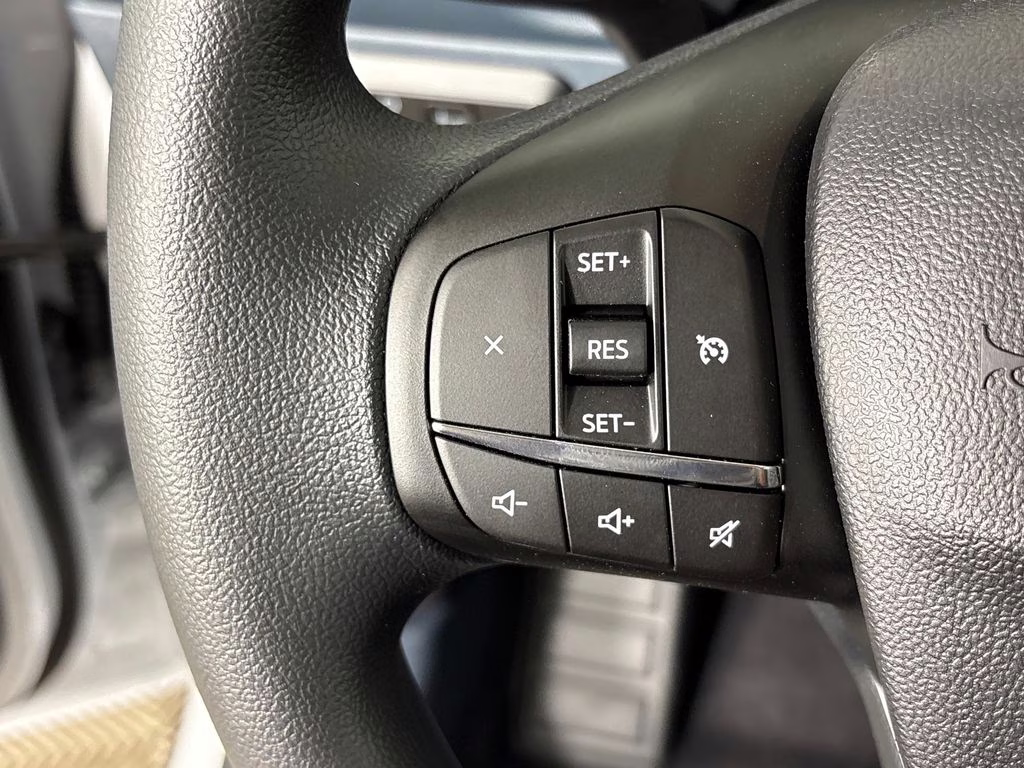 2026 Oxford White Ford Maverick XL FWD Truck