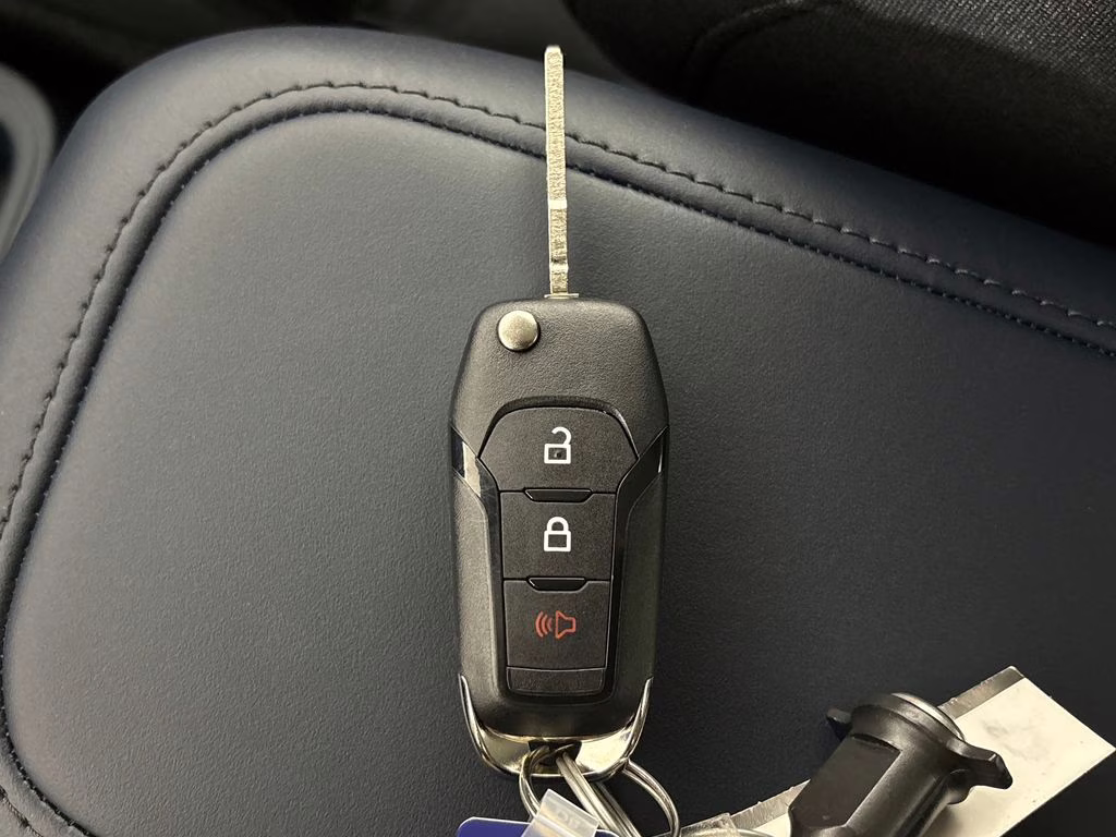 2026 Oxford White Ford Maverick XL FWD Truck