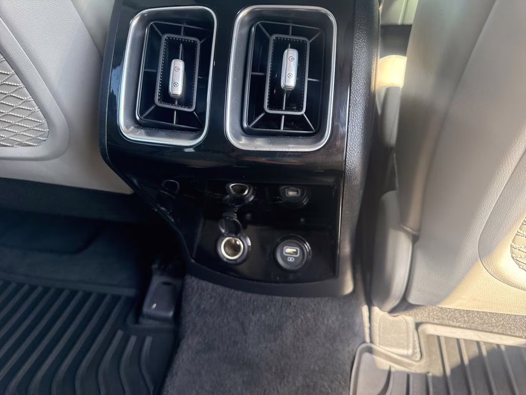 2022 Glacial White Pearl Kia Sorento SX FWD SUV