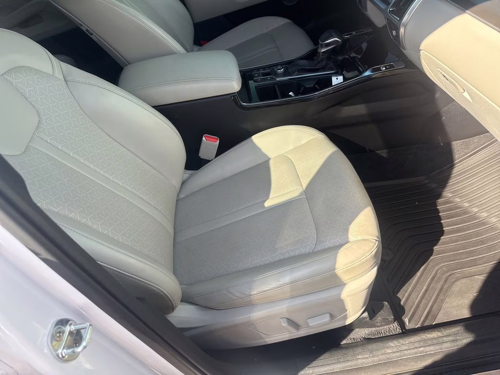 2022 Glacial White Pearl Kia Sorento SX FWD SUV