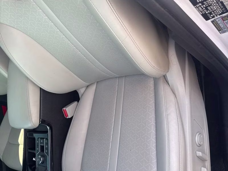 2022 Glacial White Pearl Kia Sorento SX FWD SUV