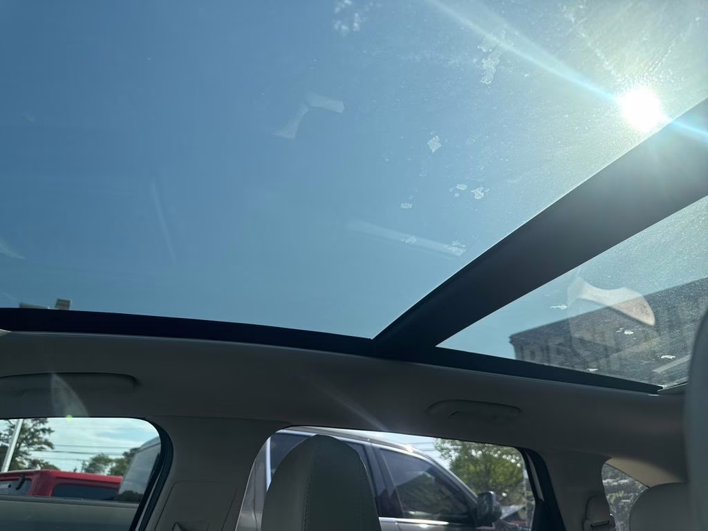 2022 Glacial White Pearl Kia Sorento SX FWD SUV