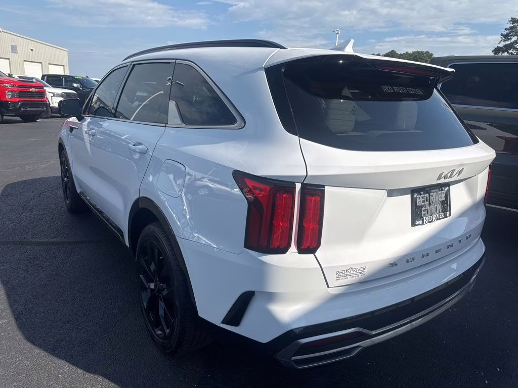 2022 Glacial White Pearl Kia Sorento SX FWD SUV