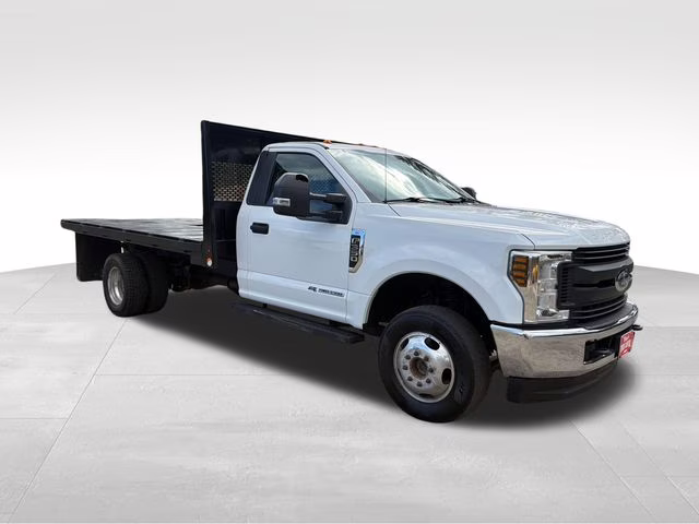 2019 Ford F-350 Super Duty Chassis Cab XL