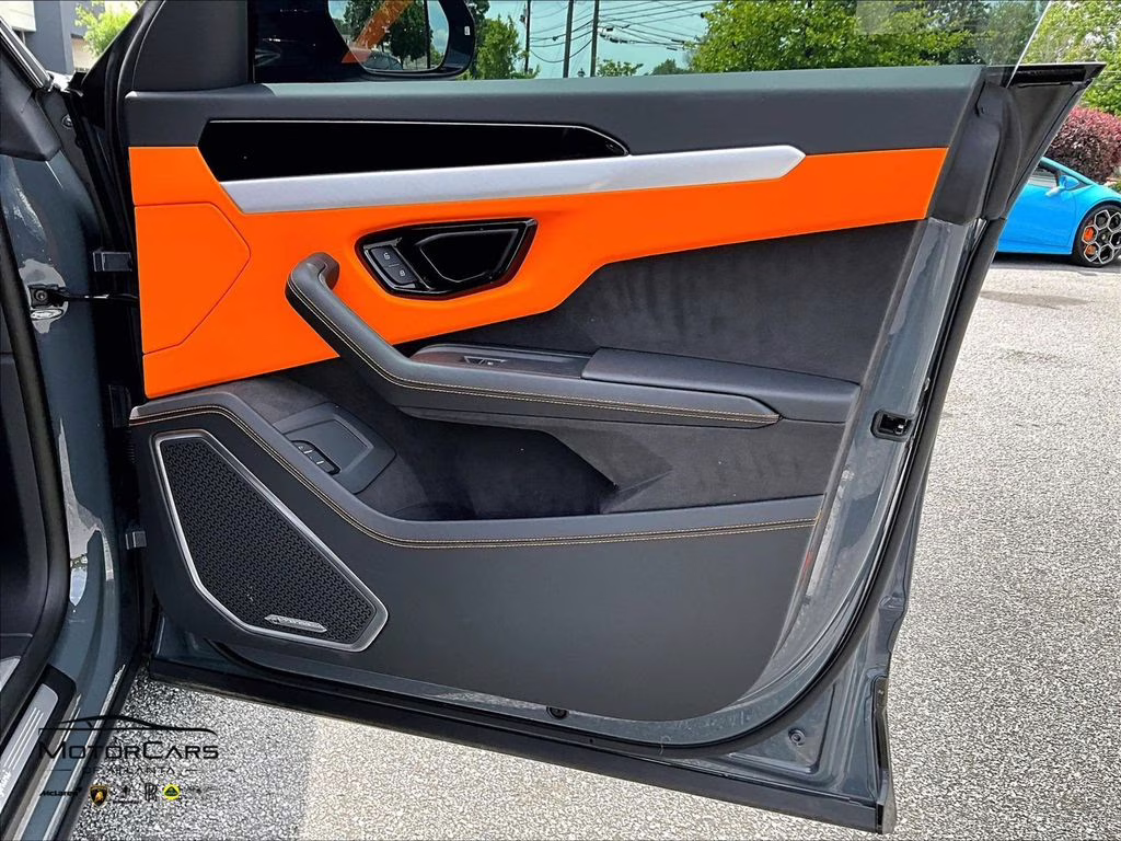 2025 Grigio Telesto Metallic Lamborghini Urus SE AWD SUV