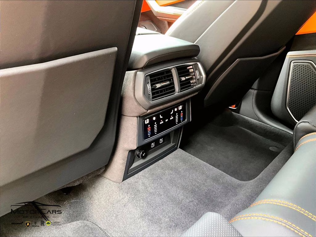 2025 Grigio Telesto Metallic Lamborghini Urus SE AWD SUV