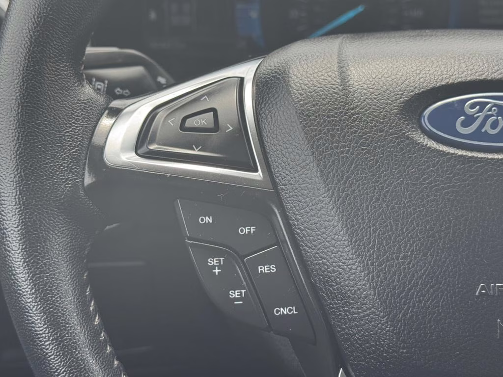 2024 Oxford White Ford Edge SEL AWD SUV