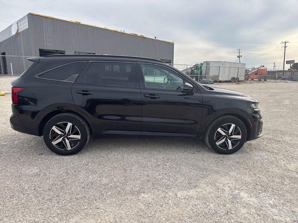 2022 Ebony Black Kia Sorento S FWD SUV