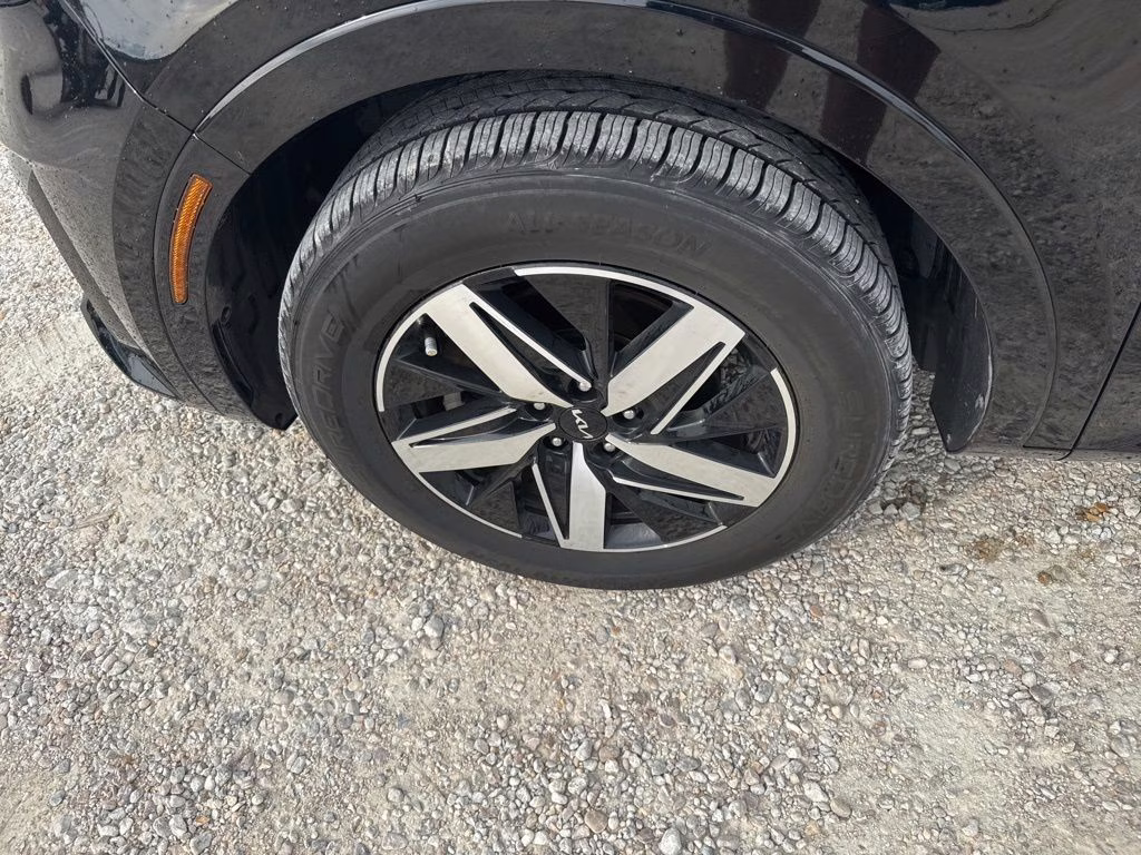 2022 Ebony Black Kia Sorento S FWD SUV