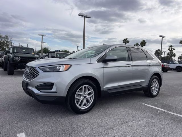 2023 Silver Metallic Ford Edge SEL AWD SUV