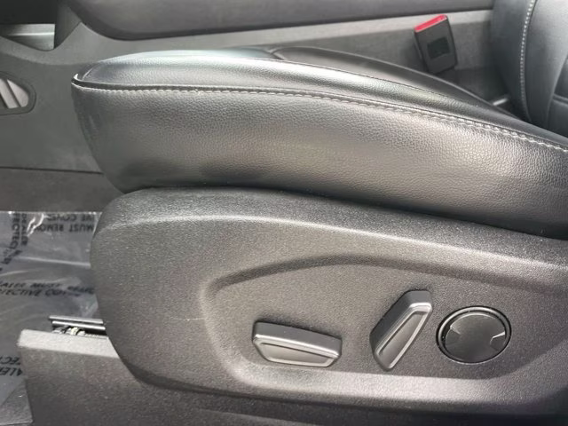 2023 Silver Metallic Ford Edge SEL AWD SUV