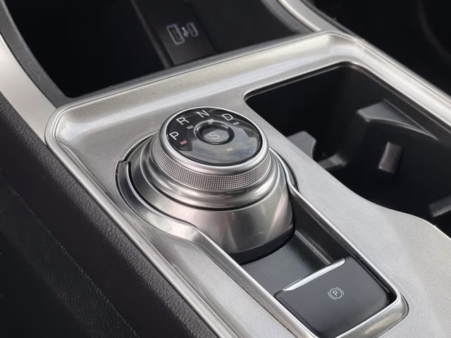 2023 Silver Metallic Ford Edge SEL AWD SUV